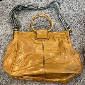 Hobo Sheila Large Satchel in Natural Crossbody Bag